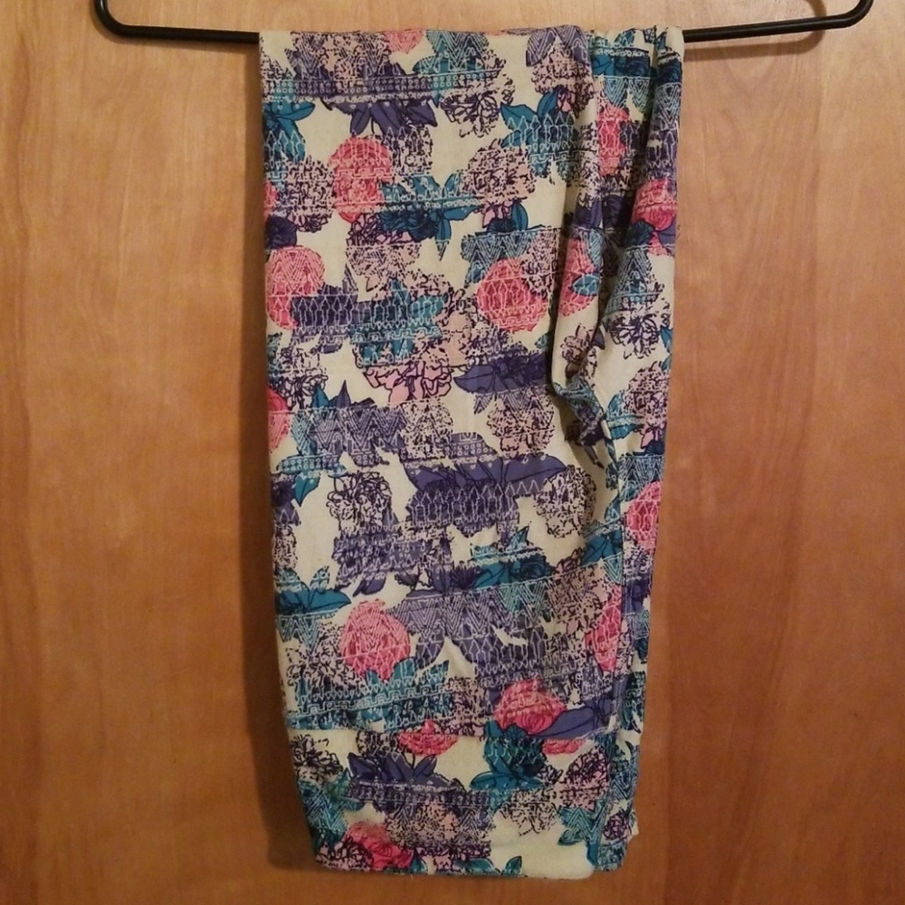 Lularoe leggings cream floral